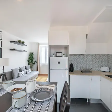 Hill House - No. 589b * Lisboa